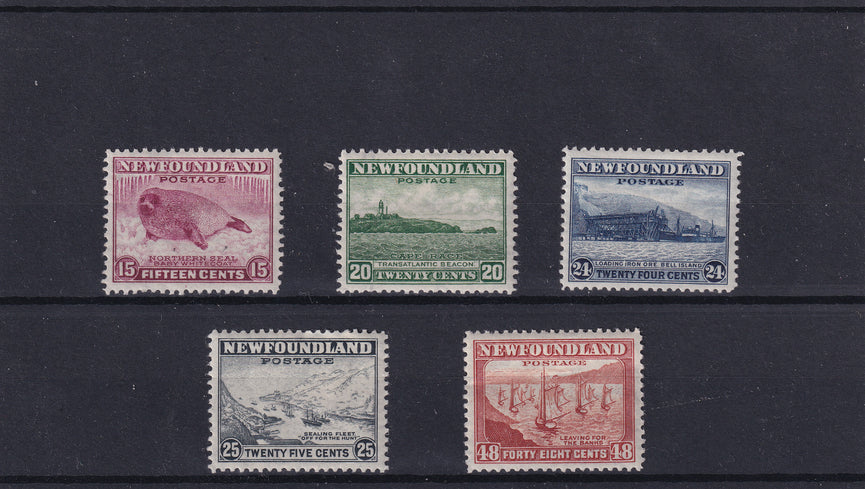 CANADA/NEWFOUNDLAND 1941/4 SG 276-289 MM Cat £60